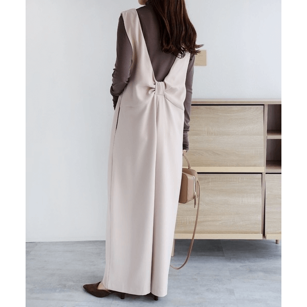 後背結帶設計柔滑吊帶褲_象牙