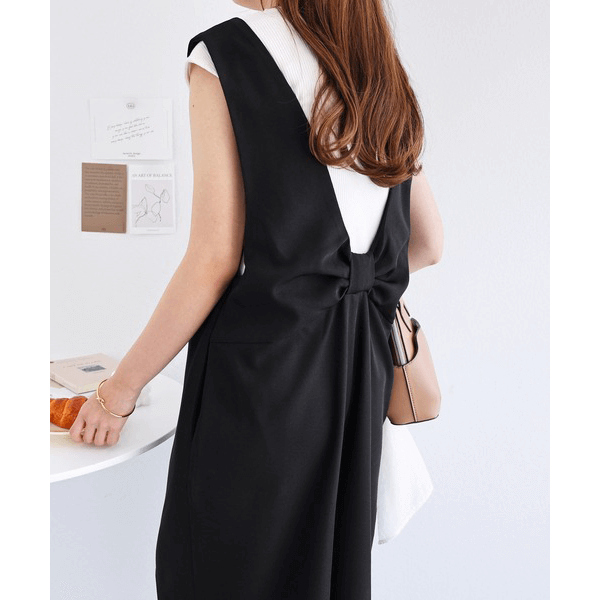 後背結帶設計柔滑吊帶褲_黑