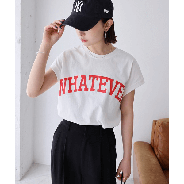 天竺棉圓弧下擺設計上衣_白底紅字