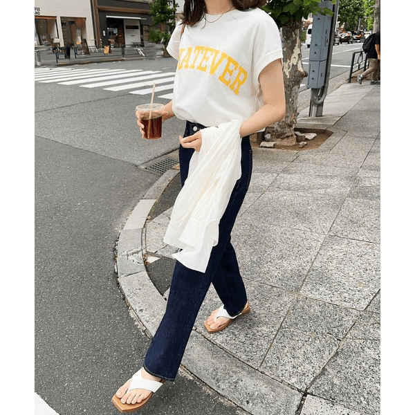 天竺棉圓弧下擺設計上衣_白底黃字