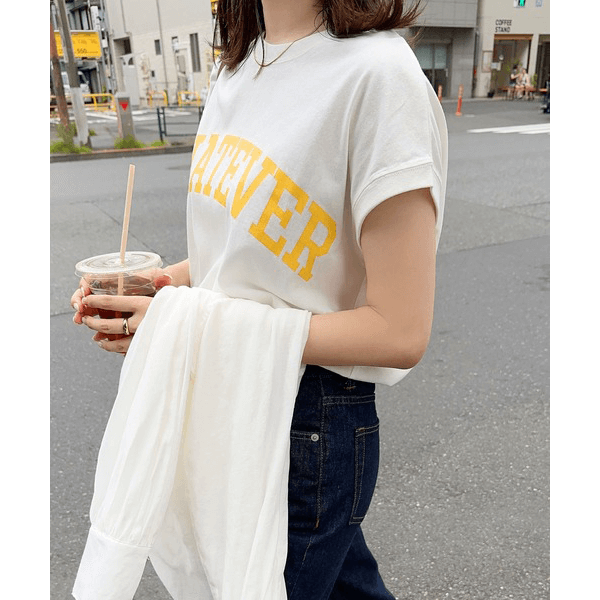 天竺棉圓弧下擺設計上衣_白底黃字