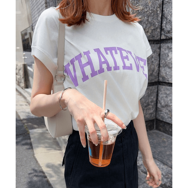 天竺棉圓弧下擺設計上衣_白底紫字