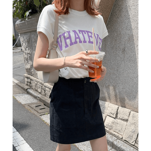 天竺棉圓弧下擺設計上衣_白底紫字