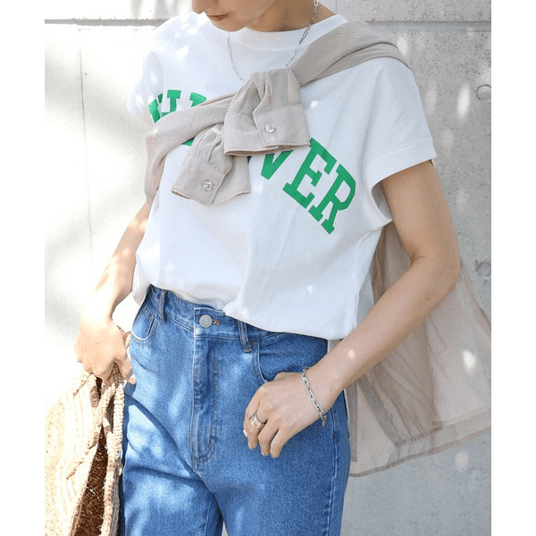 天竺棉圓弧下擺設計上衣_白底綠字