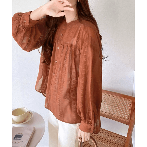 2WAY復古花朵刺繡微透襯衫_陶紅