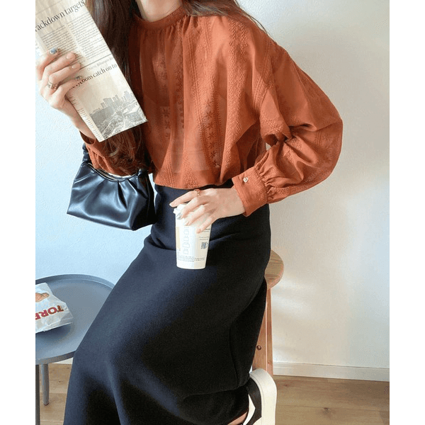 2WAY復古花朵刺繡微透襯衫_陶紅