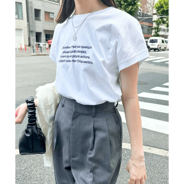 字母刺繡 法式袖 短T(白X藍)