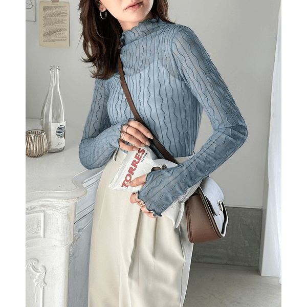 指孔線條透感蓬蓬領上衣_藍