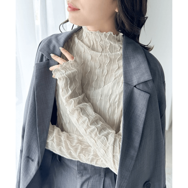 指孔線條透感蓬蓬領上衣_象牙