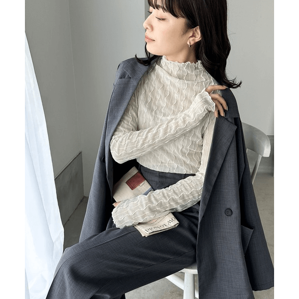 指孔線條透感蓬蓬領上衣_象牙