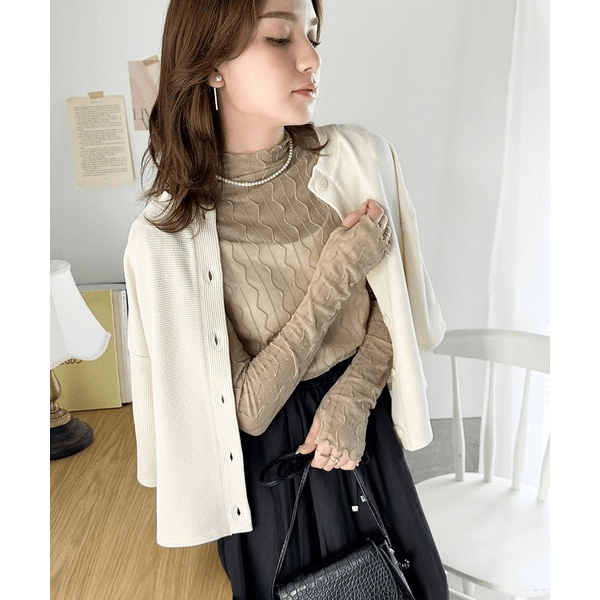 指孔線條透感蓬蓬領上衣_褐色