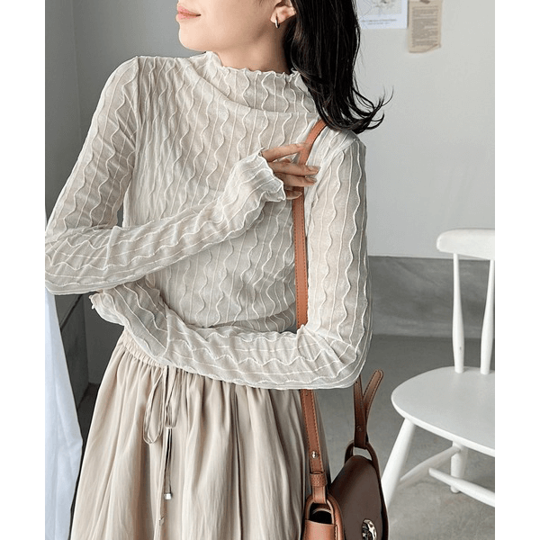 指孔線條透感蓬蓬領上衣_象牙