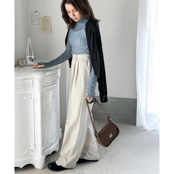 指孔線條透感蓬蓬領上衣_藍