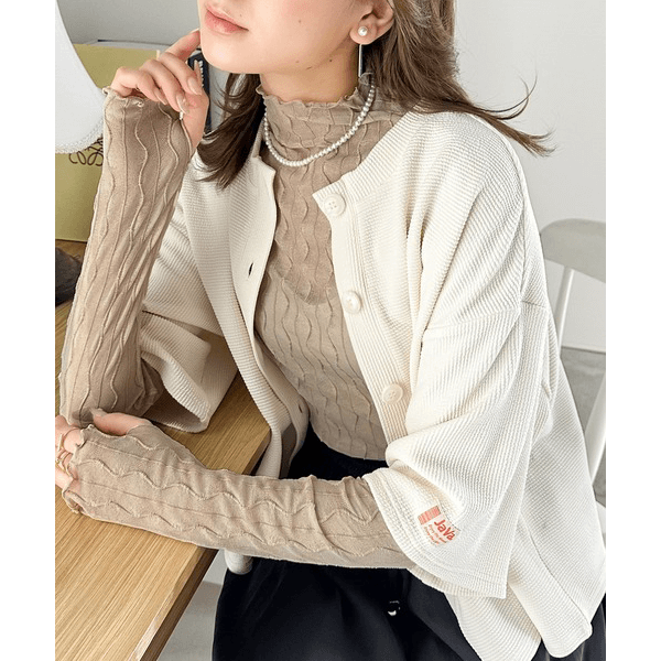 指孔線條透感蓬蓬領上衣_褐色