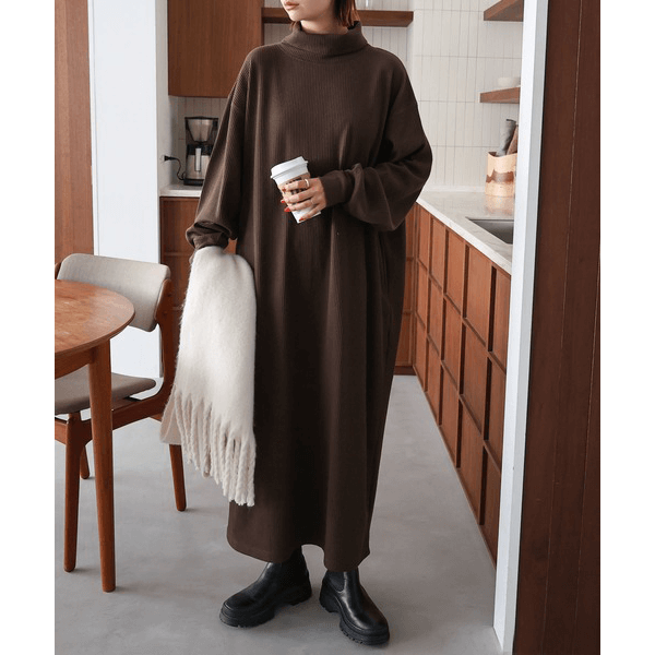 鬆緊針織領圓領長袖連身裙_棕色