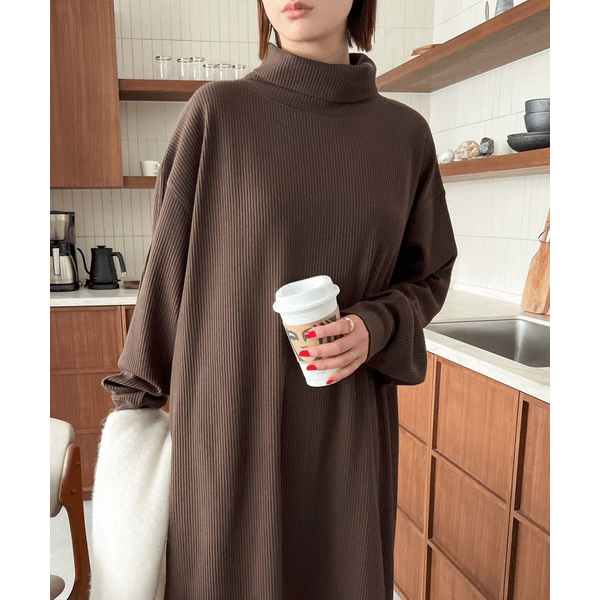 鬆緊針織領圓領長袖連身裙_棕色