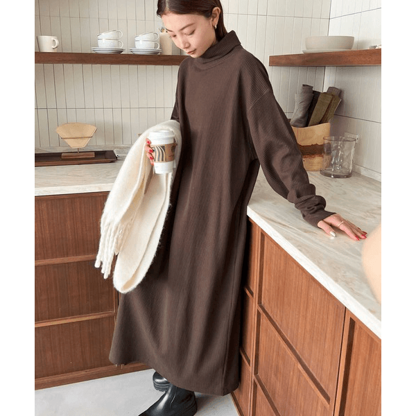 鬆緊針織領圓領長袖連身裙_棕色